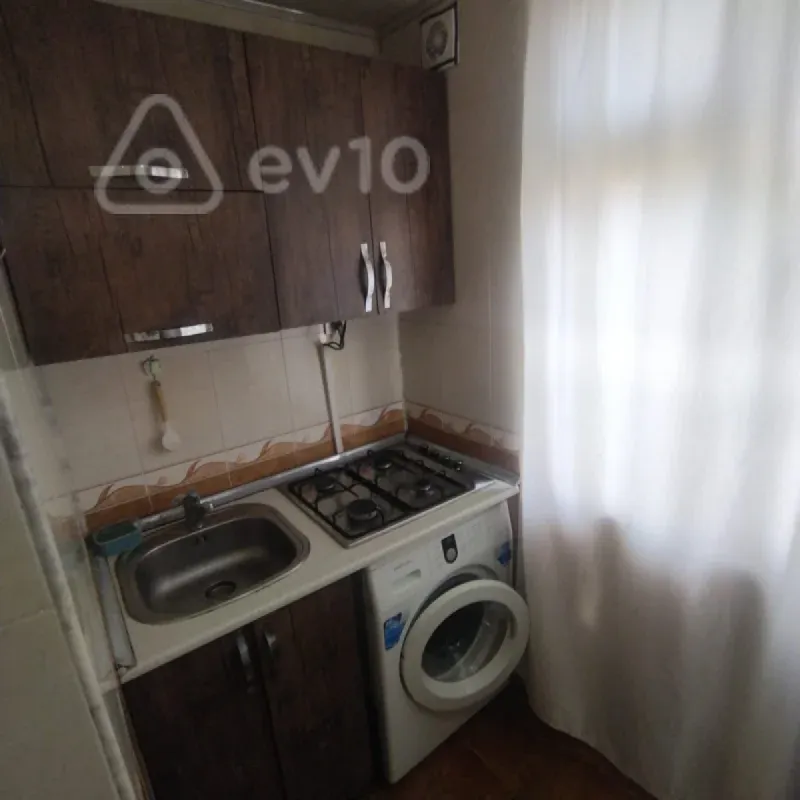 Kirayə verilir 2 otaqlı köhnə tikili 38 m²