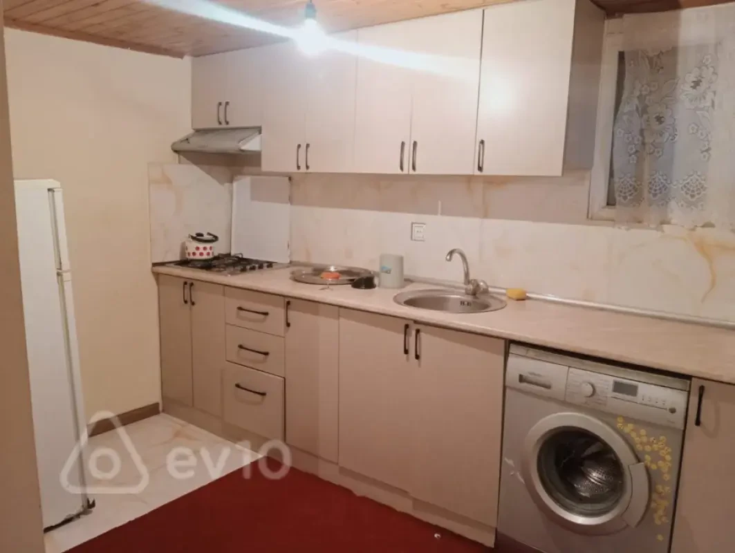 Kirayə verilir 2 otaqlı həyət evi 50 m²