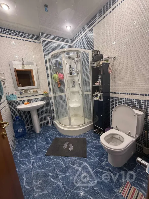 Kirayə verilir 4 otaqlı yeni tikili 200 m²