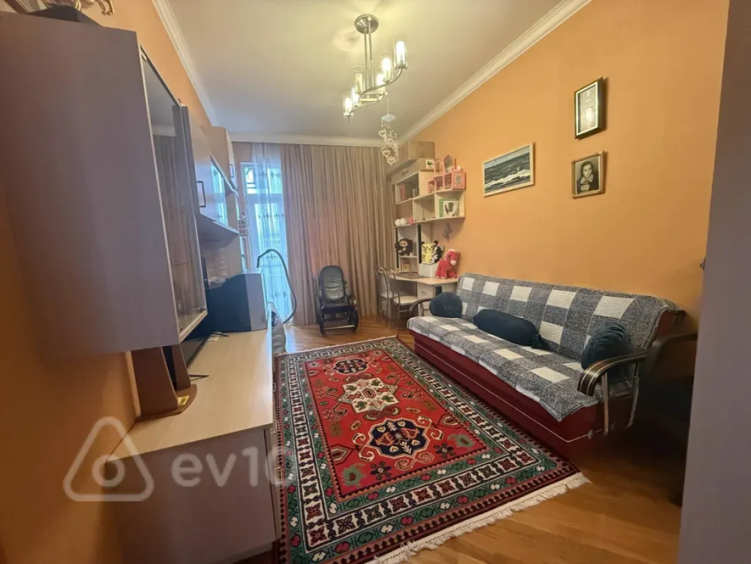 Kirayə verilir 4 otaqlı yeni tikili 200 m²