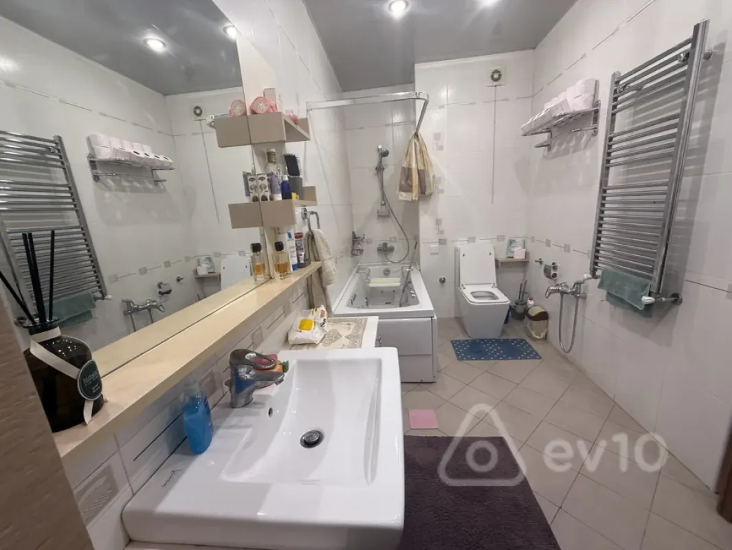 Kirayə verilir 4 otaqlı yeni tikili 200 m²