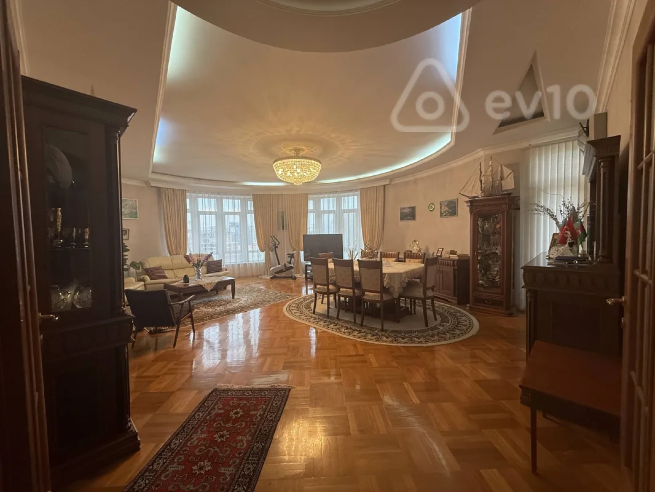 Kirayə verilir 4 otaqlı yeni tikili 200 m²