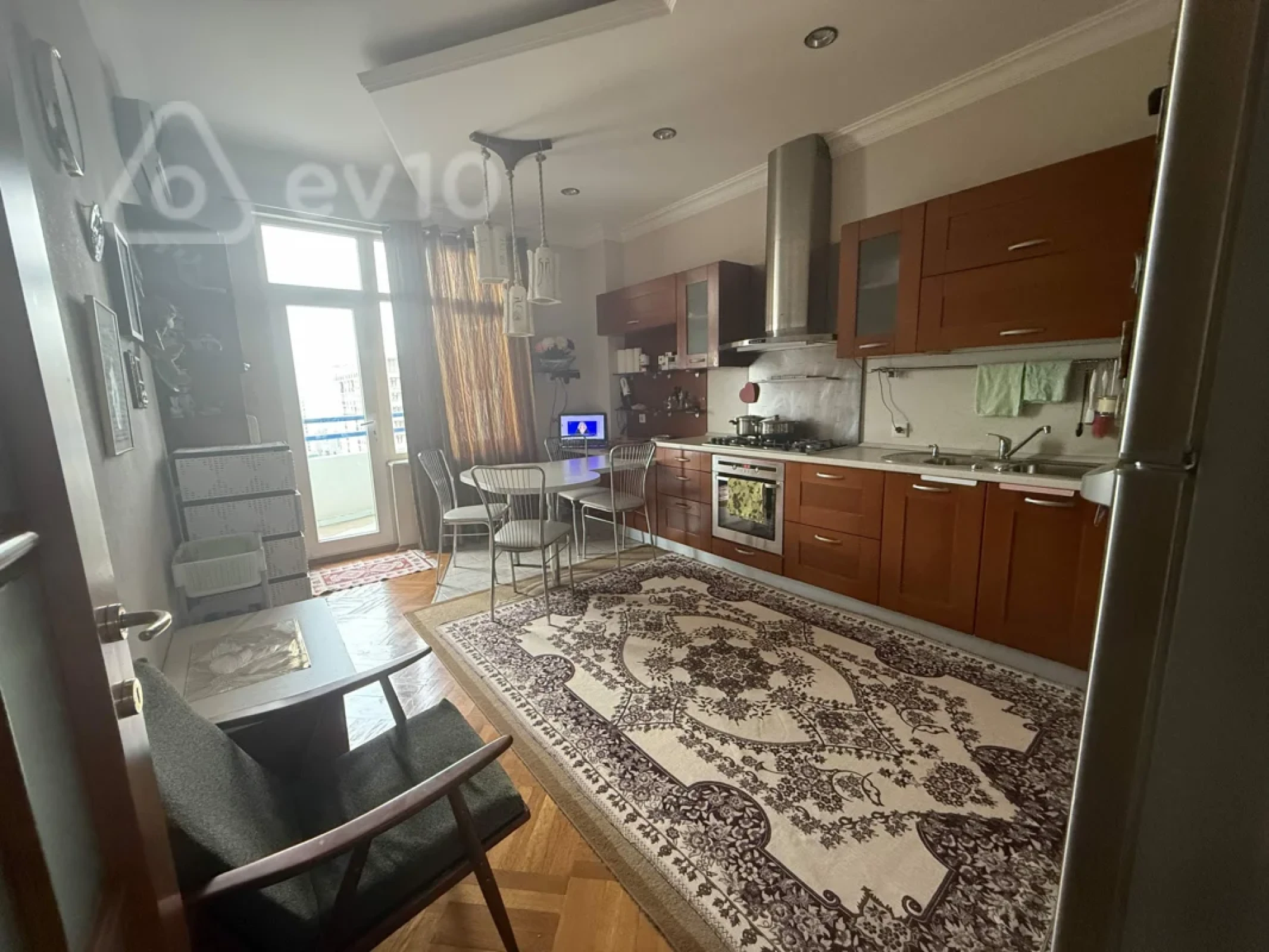 Kirayə verilir 4 otaqlı yeni tikili 200 m²