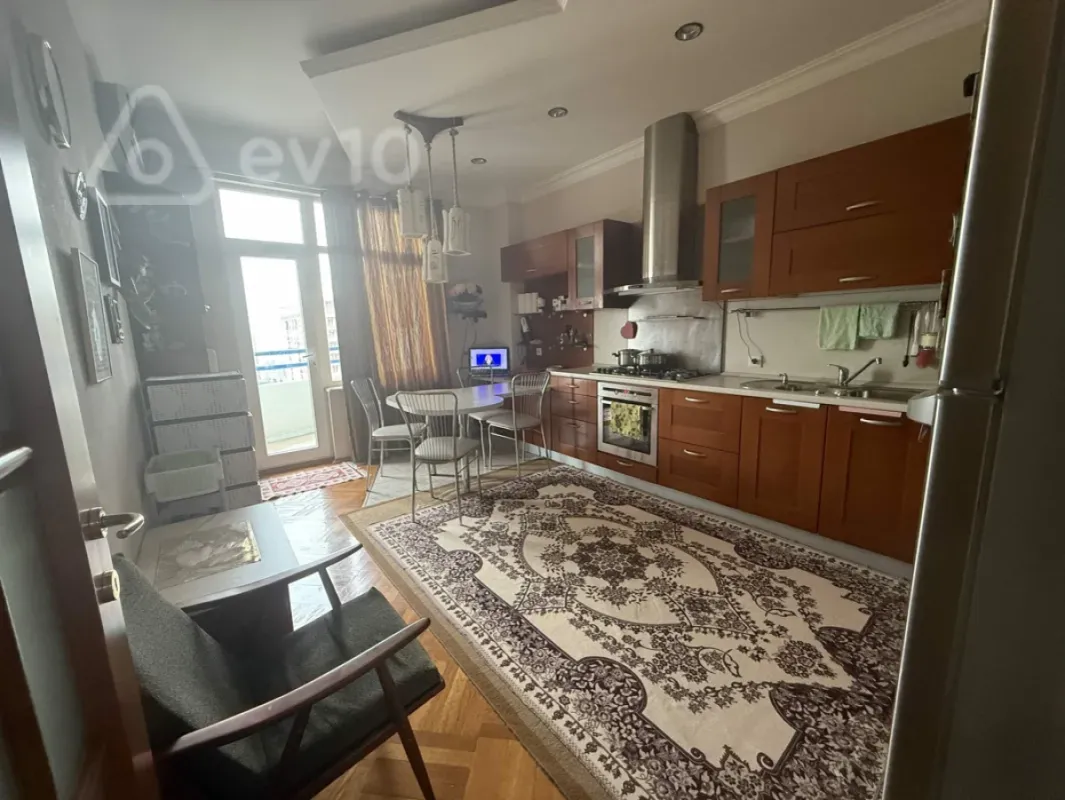 Kirayə verilir 4 otaqlı yeni tikili 200 m²