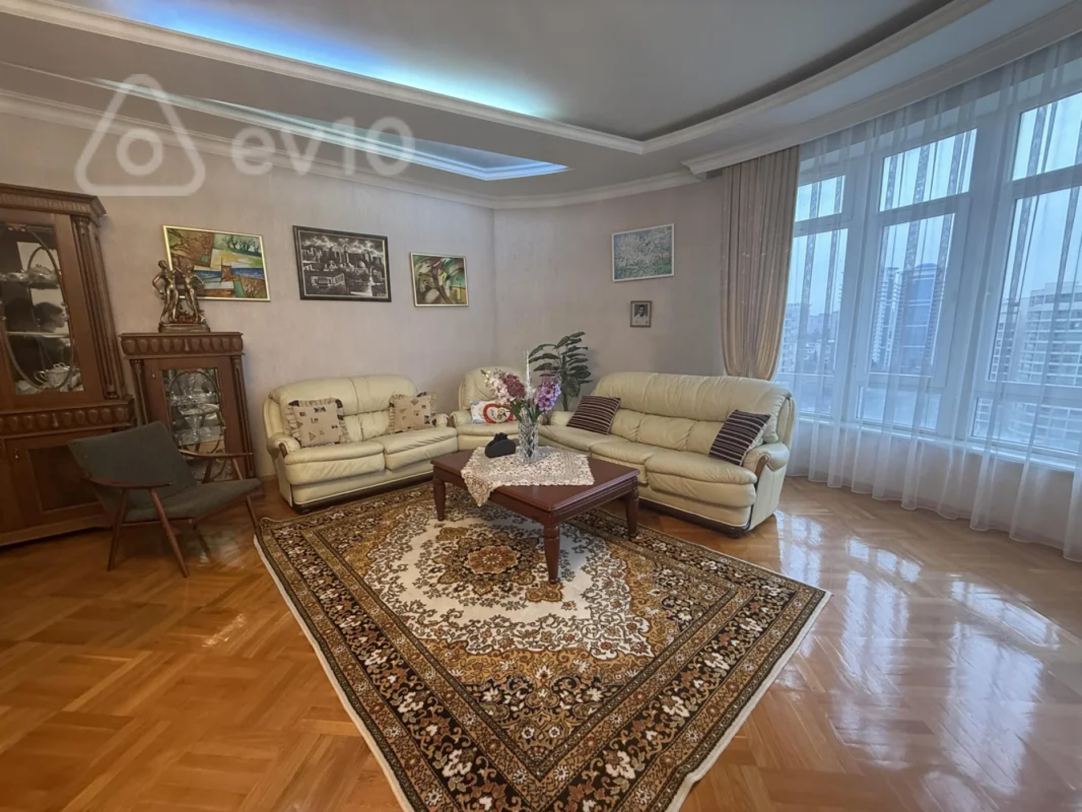 Kirayə verilir 4 otaqlı yeni tikili 200 m²