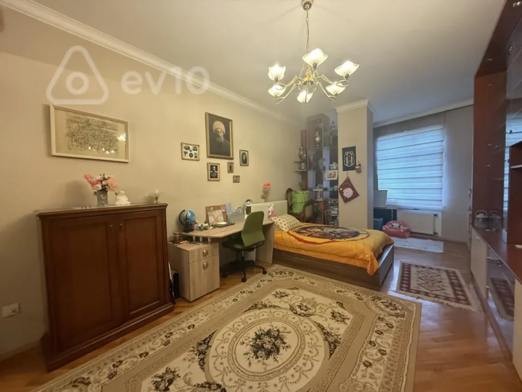 Kirayə verilir 4 otaqlı yeni tikili 200 m²