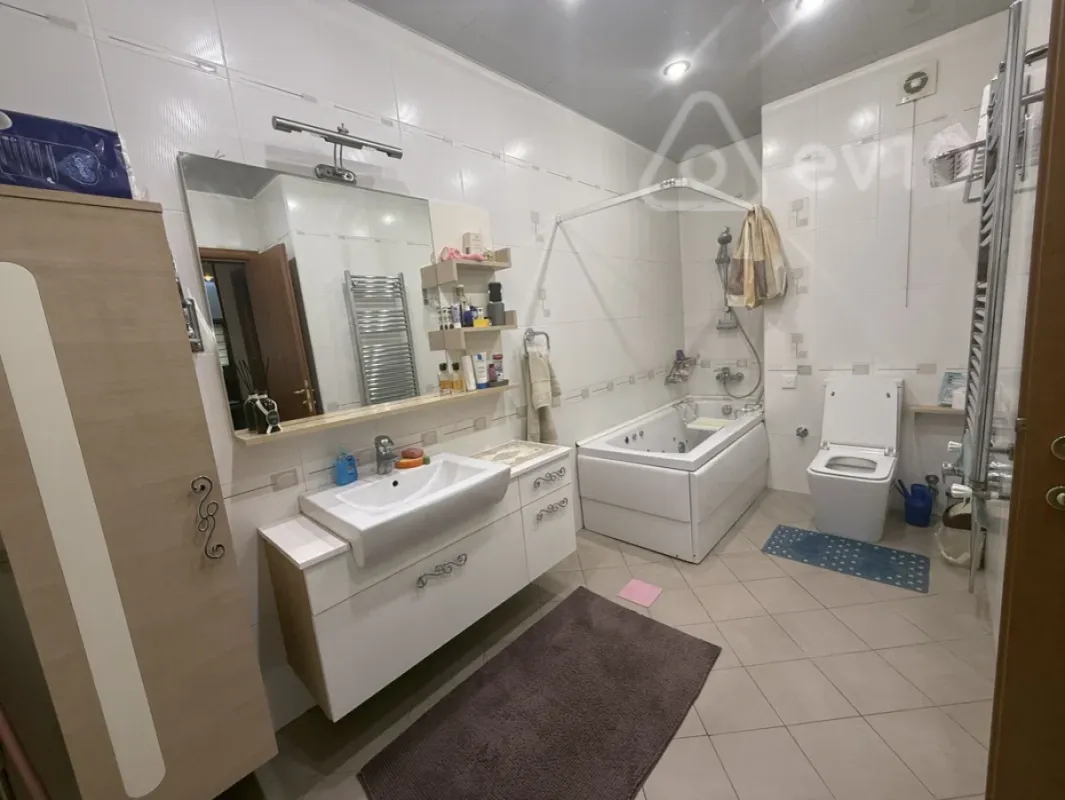 Kirayə verilir 4 otaqlı yeni tikili 200 m²