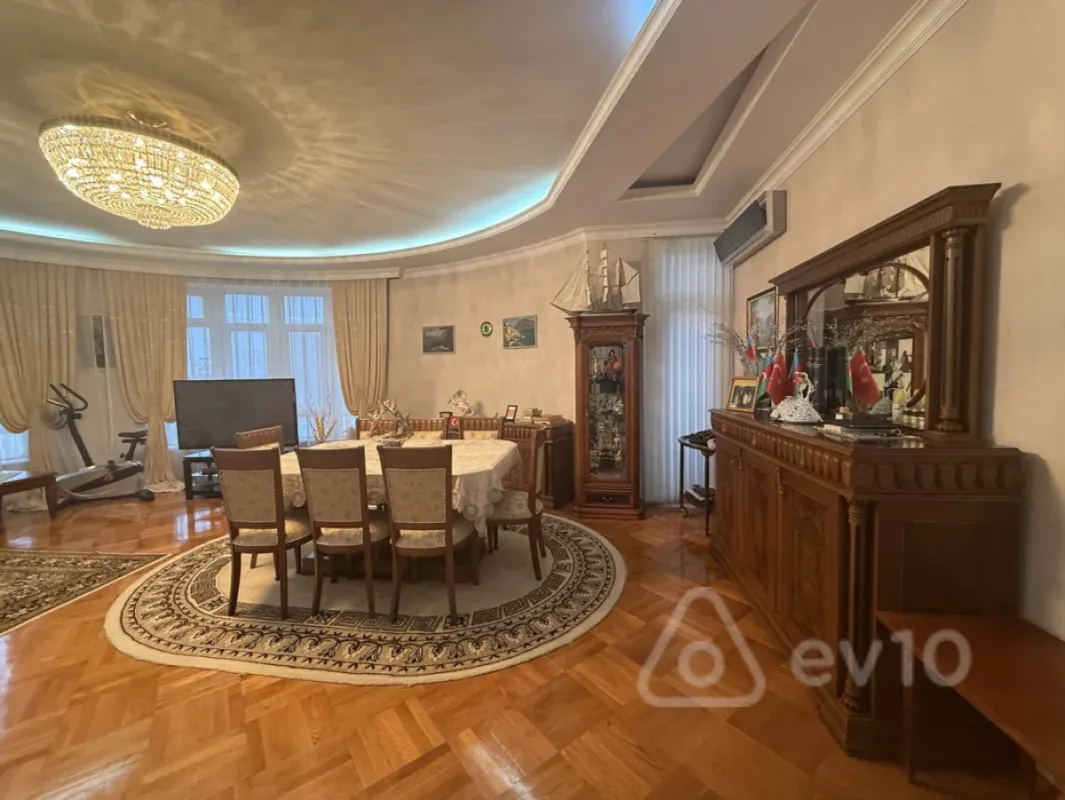 Kirayə verilir 4 otaqlı yeni tikili 200 m²