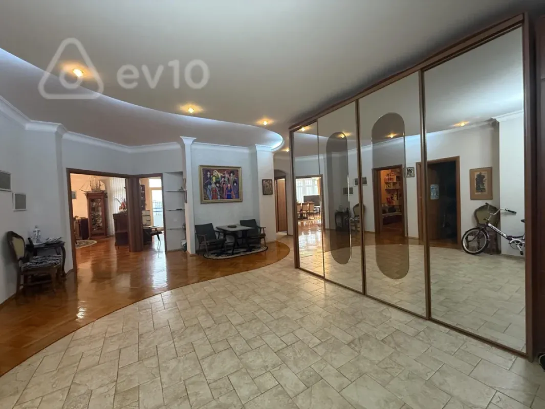 Kirayə verilir 4 otaqlı yeni tikili 200 m²