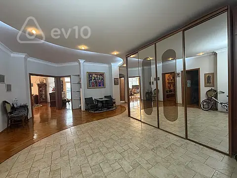 Kirayə verilir 4 otaqlı yeni tikili 200 m²