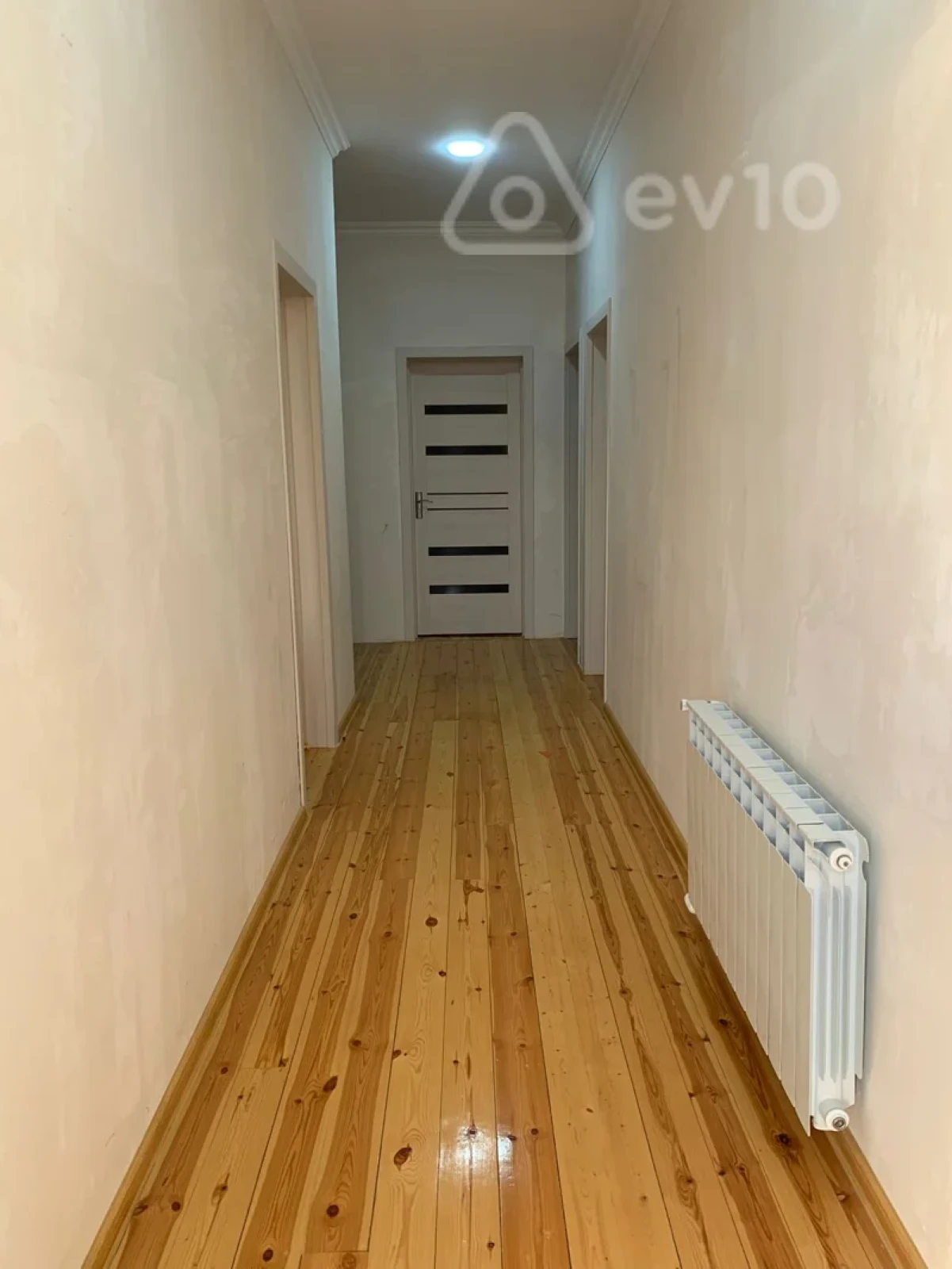 Satılır 5 otaqlı həyət evi 195 m²
