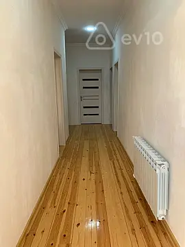 Satılır 5 otaqlı həyət evi 195 m²
