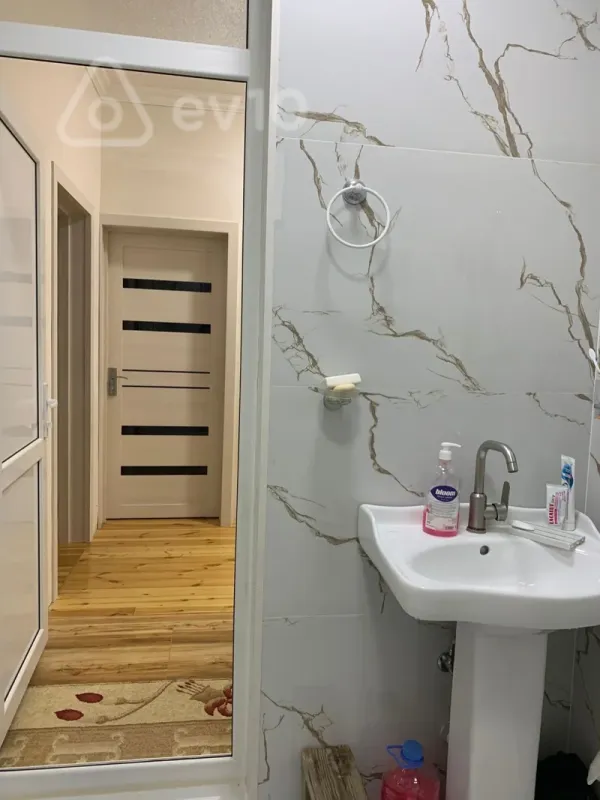 Satılır 5 otaqlı həyət evi 195 m²