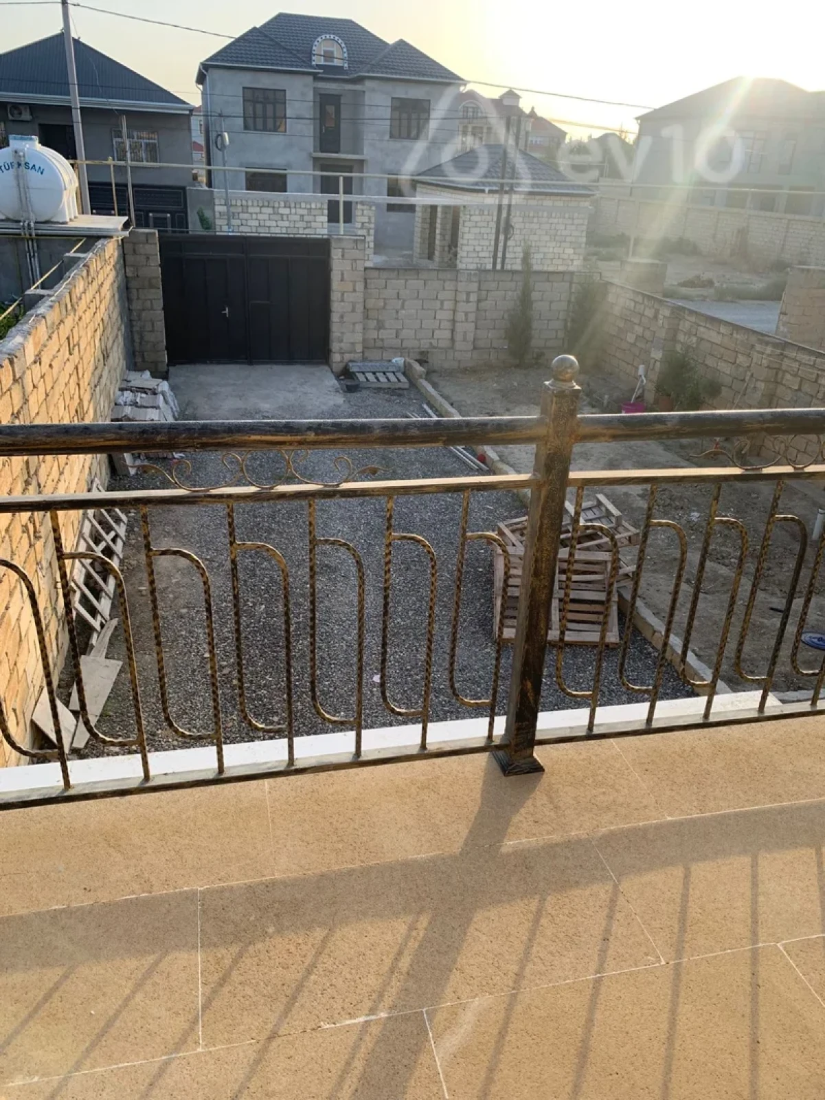 Satılır 5 otaqlı həyət evi 195 m²