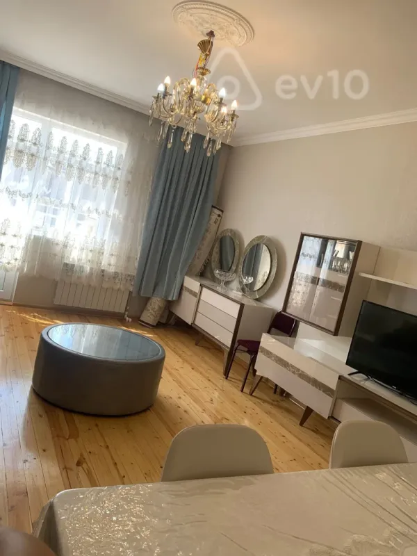 Satılır 5 otaqlı həyət evi 195 m²