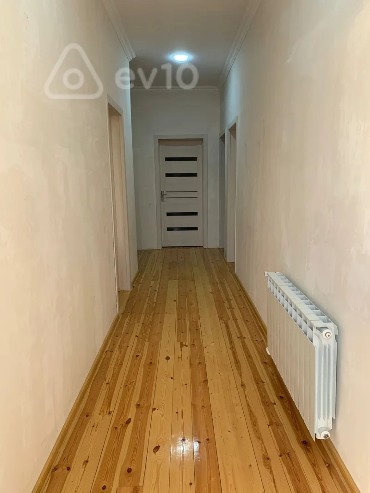 Satılır 5 otaqlı həyət evi 195 m²