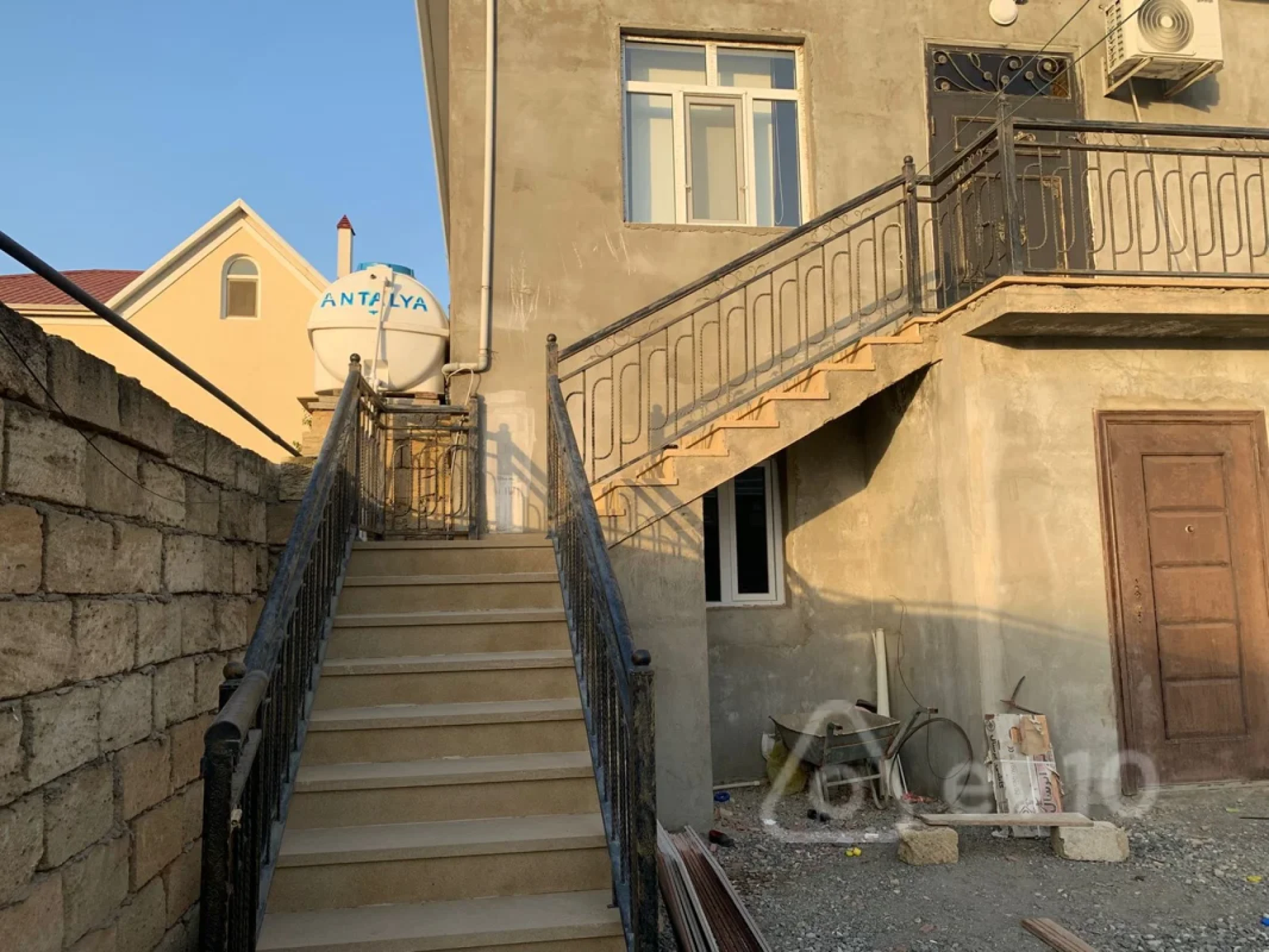 Satılır 5 otaqlı həyət evi 195 m²