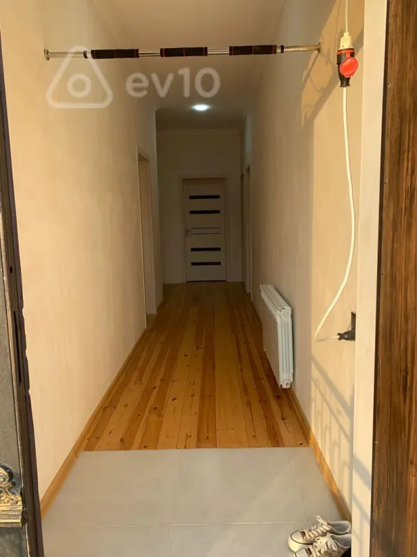Satılır 5 otaqlı həyət evi 195 m²