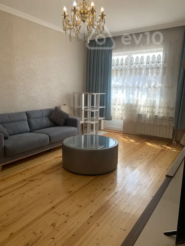 Satılır 5 otaqlı həyət evi 195 m²