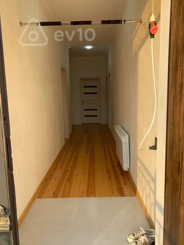 Satılır 5 otaqlı həyət evi 195 m²