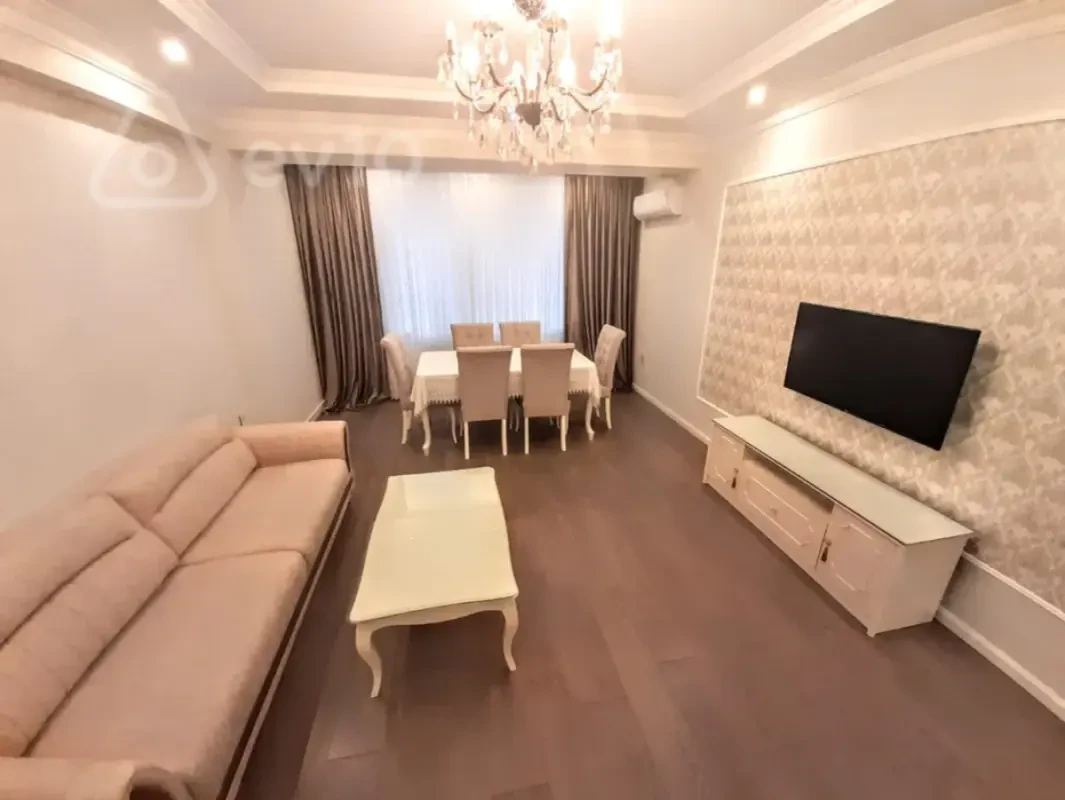 Kirayə verilir 2 otaqlı yeni tikili 75 m²