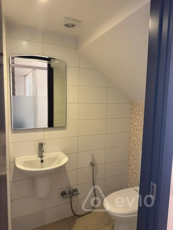 Kirayə verilir 6 otaqlı ofis 180 m²