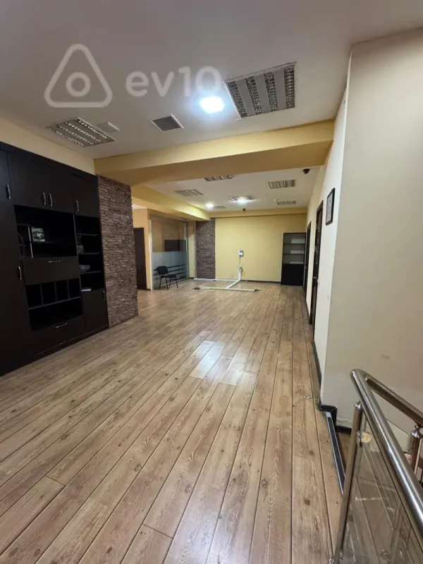 Kirayə verilir 6 otaqlı ofis 180 m²