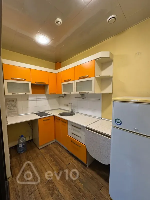 Kirayə verilir 6 otaqlı ofis 180 m²