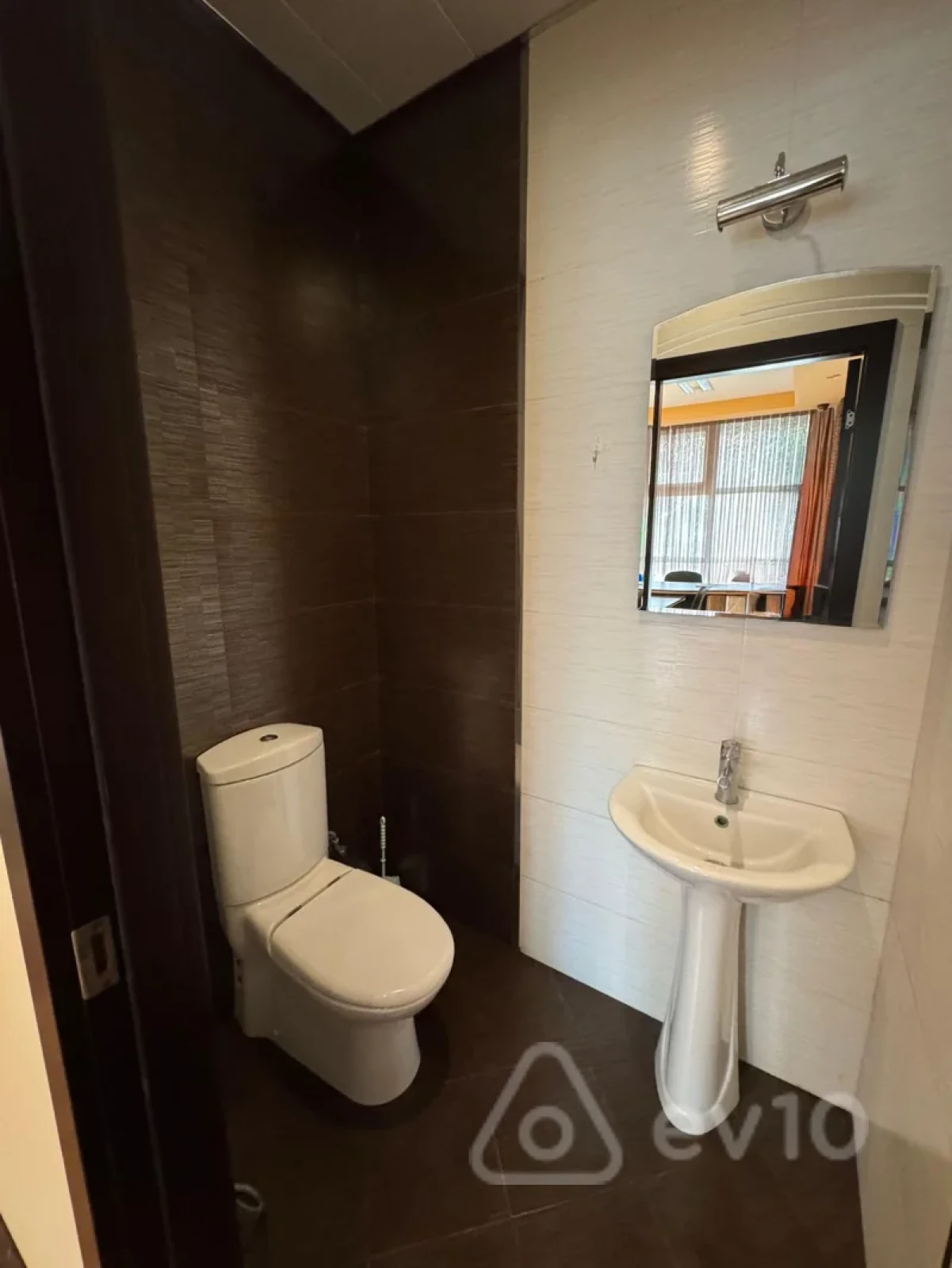 Kirayə verilir 6 otaqlı ofis 180 m²