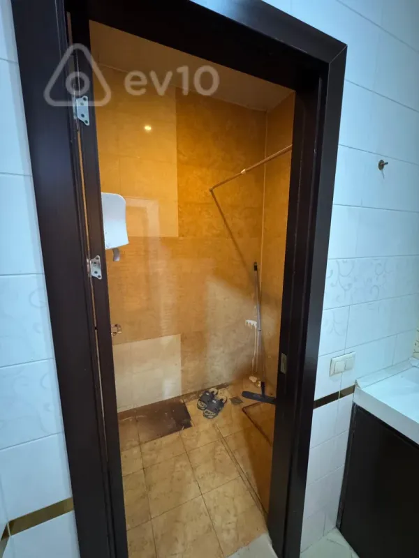 Kirayə verilir 6 otaqlı ofis 180 m²