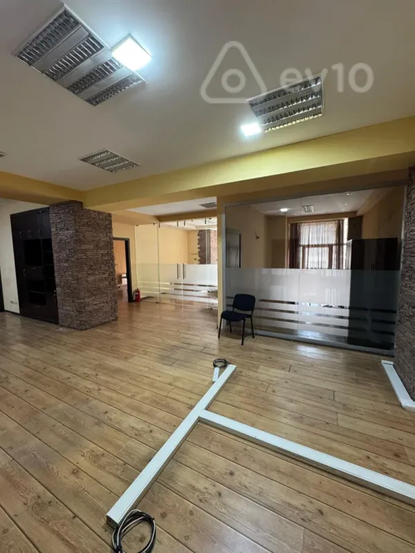 Kirayə verilir 6 otaqlı ofis 180 m²