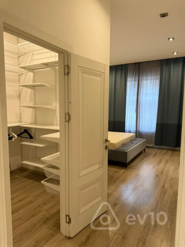 Kirayə verilir 4 otaqlı yeni tikili 170 m²