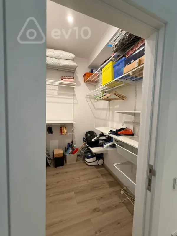 Kirayə verilir 4 otaqlı yeni tikili 170 m²