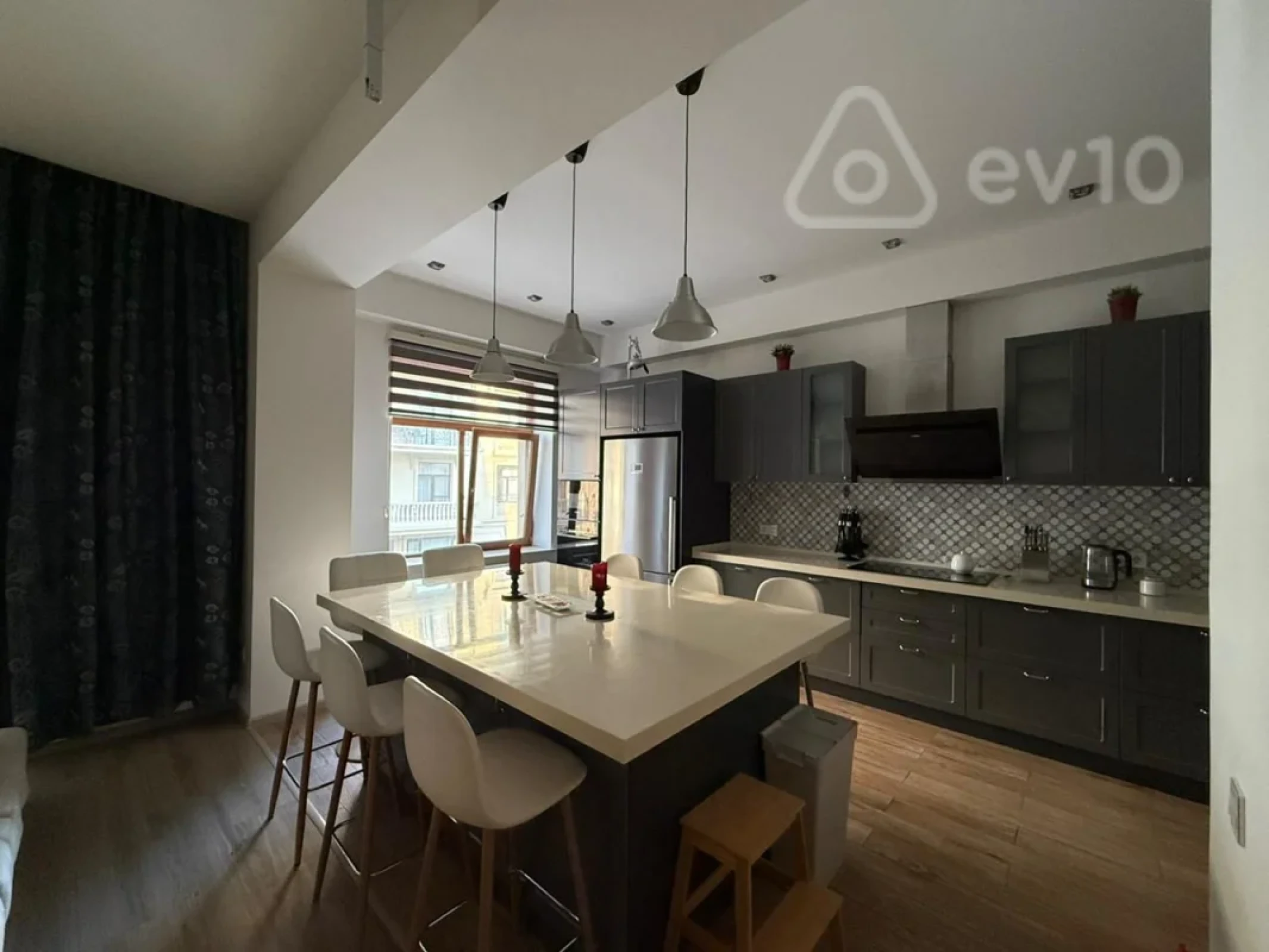 Kirayə verilir 4 otaqlı yeni tikili 170 m²