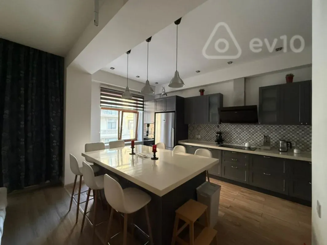 Kirayə verilir 4 otaqlı yeni tikili 170 m²