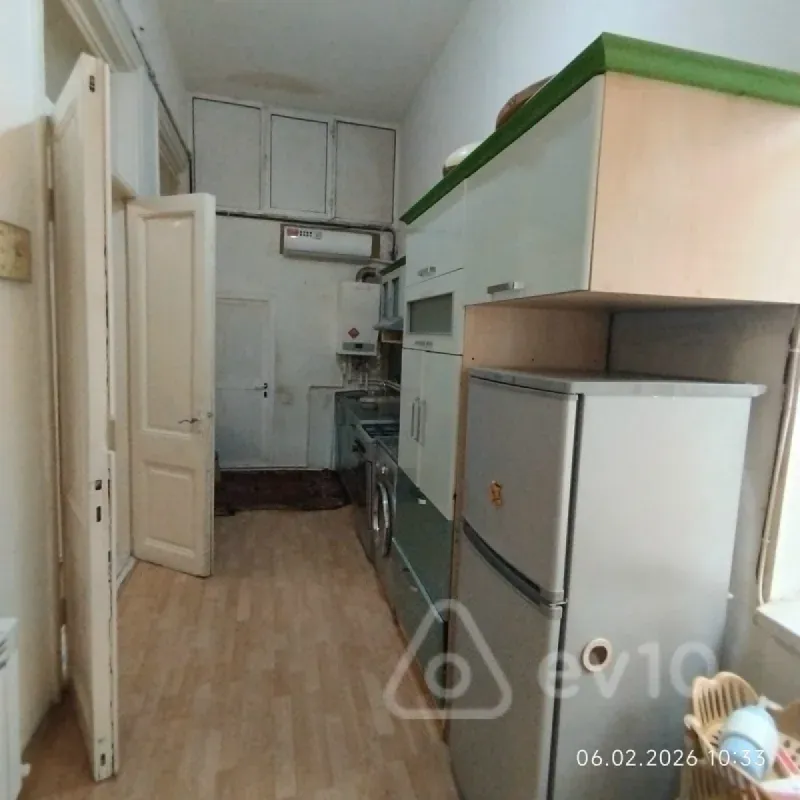 Kirayə verilir 2 otaqlı köhnə tikili 65 m²