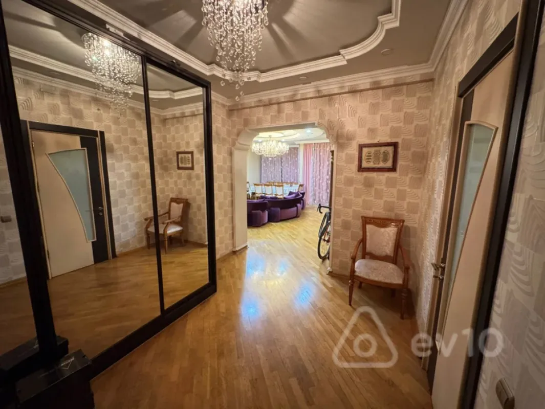 Satılır 3 otaqlı yeni tikili 150 m²