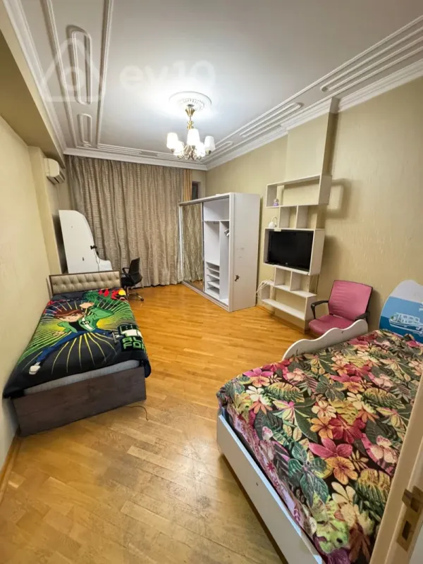 Satılır 3 otaqlı yeni tikili 150 m²