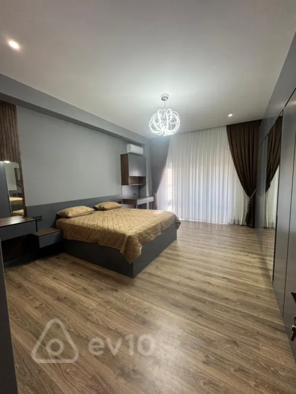 Kirayə verilir 3 otaqlı yeni tikili 150 m²
