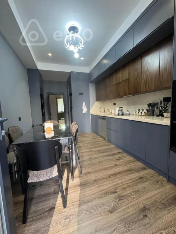 Kirayə verilir 3 otaqlı yeni tikili 150 m²