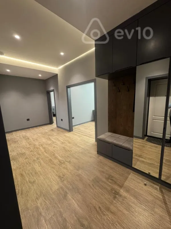 Kirayə verilir 3 otaqlı yeni tikili 150 m²