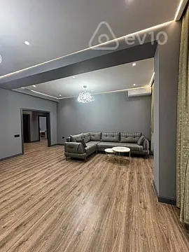 Kirayə verilir 3 otaqlı yeni tikili 150 m²