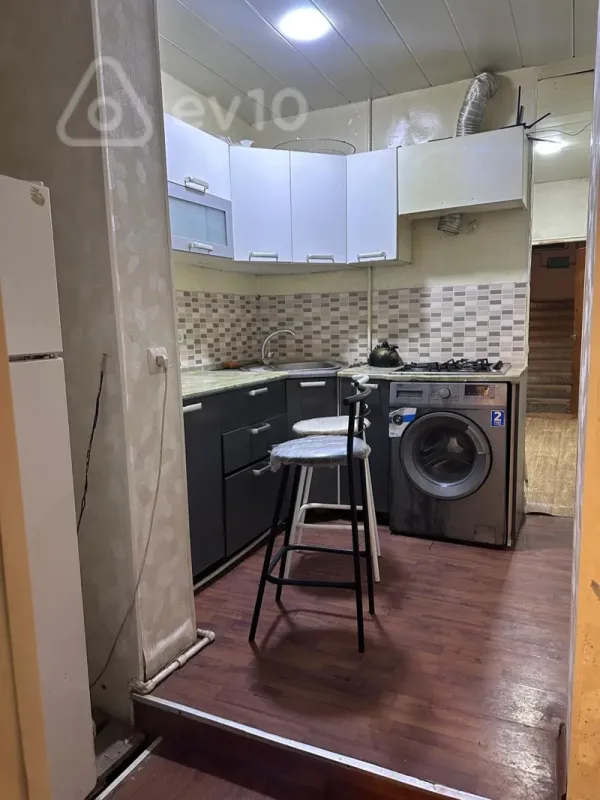 Kirayə verilir 3 otaqlı köhnə tikili 70 m²