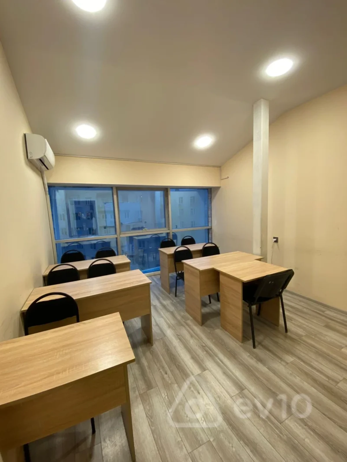 Kirayə verilir 15 otaqlı ofis 370 m²