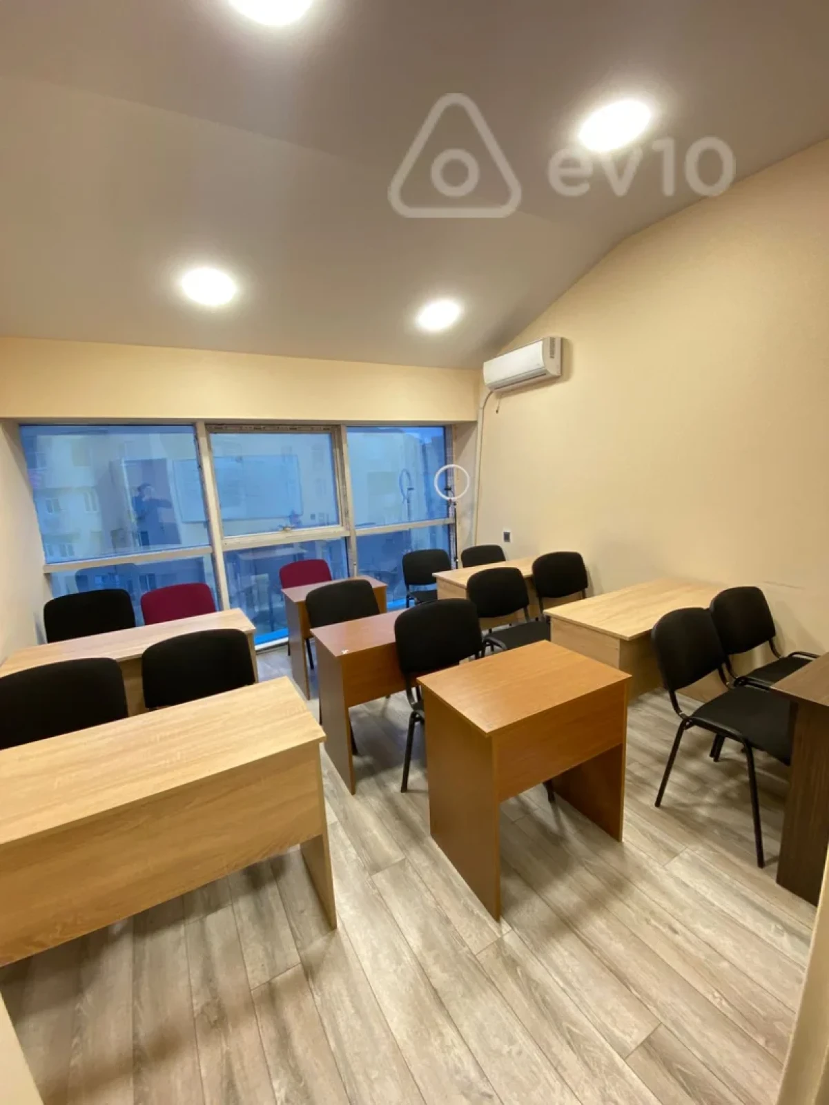 Kirayə verilir 15 otaqlı ofis 370 m²