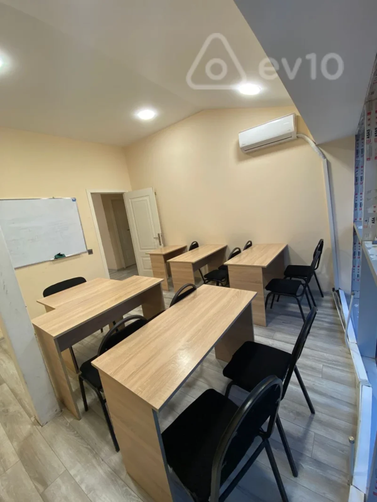 Kirayə verilir 15 otaqlı ofis 370 m²