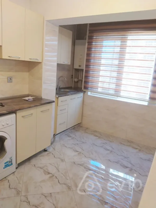 Satılır 1 otaqlı köhnə tikili 47 m²