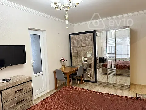 Satılır 1 otaqlı köhnə tikili 47 m²