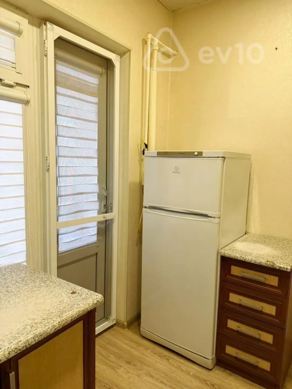 Satılır 1 otaqlı köhnə tikili 47 m²