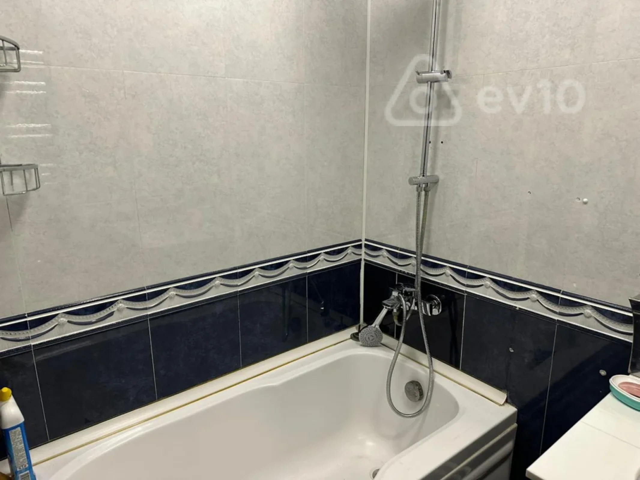 Kirayə verilir 4 otaqlı köhnə tikili 131 m²